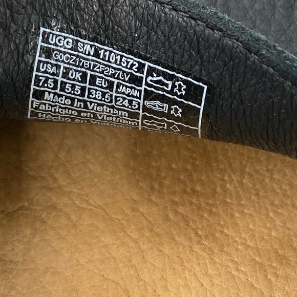 UGG Women's Flores Black Leather Moccasin Flats Size 7.5 round toe slip on flats - Picture 12 of 12